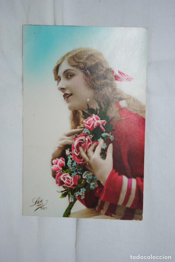 Postkarten: SE&Ntilde;ORA CON MANOJO DE ROSAS 1927 .