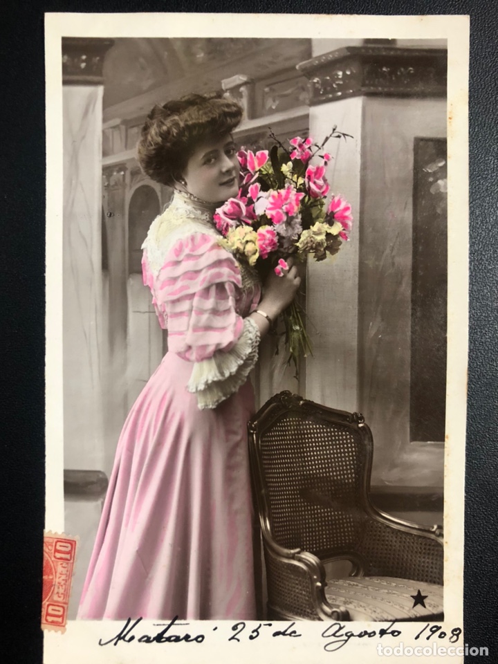 Tarjeta postal mujer con flores