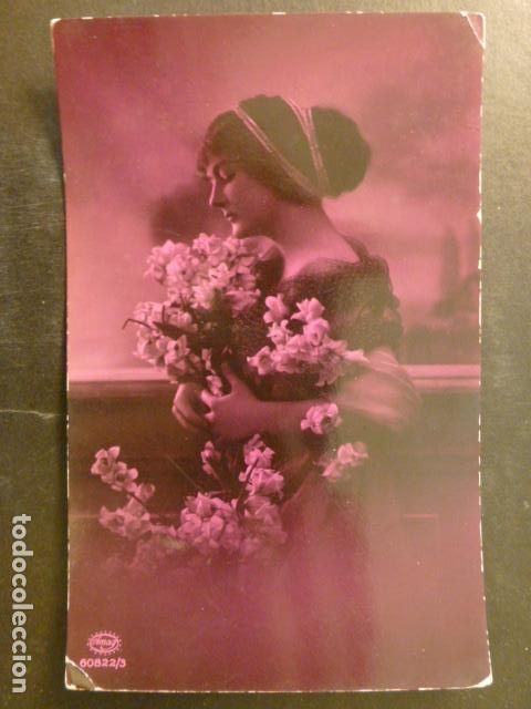 MUJER ELEGANTE POSTAL