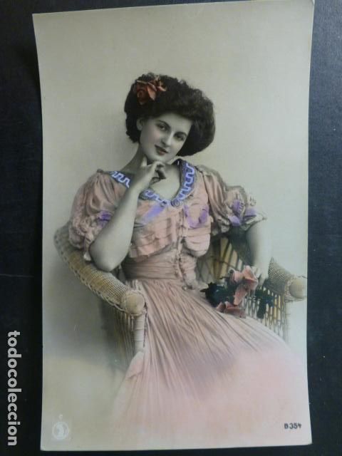 MUJER ELEGANTE POSTAL