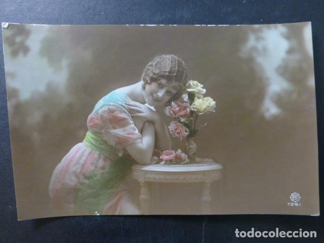Cartoline: MUJER ELEGANTE POSTAL