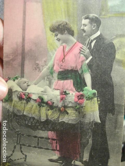 Postais: PRECIOSA POSTAL ROM&Aacute;NTICA LA FAMILIA CON EL RECI&Eacute;N NACIDO - A&Ntilde;OS 1900 NO CIRCULADA -