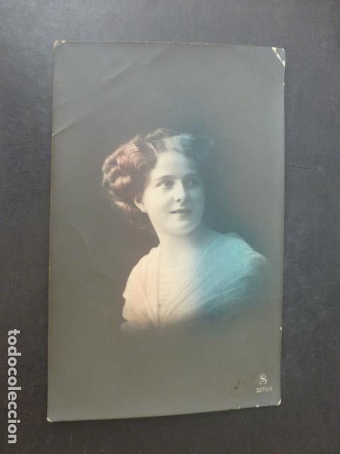 MUJER ELEGANTE POSTAL