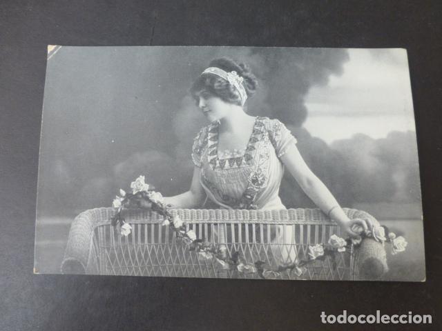 Postais: MUJER ELEGANTE POSTAL