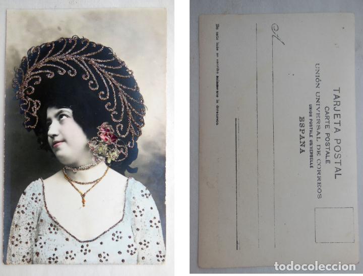 Postkarten: DAMA CON SOMBRERO (Relieve brillante)