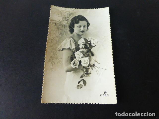 Postais: MUJER CON FLORES POSTAL
