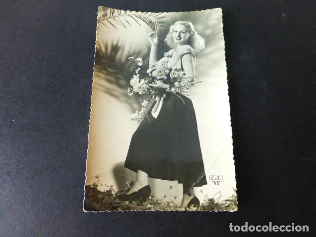 Cartoline: MUJER CON FLORES POSTAL