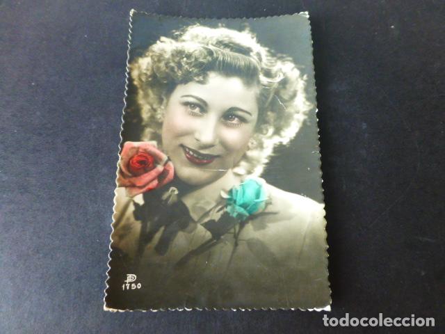 Postales: MUJER CON FLORES POSTAL - Foto 1