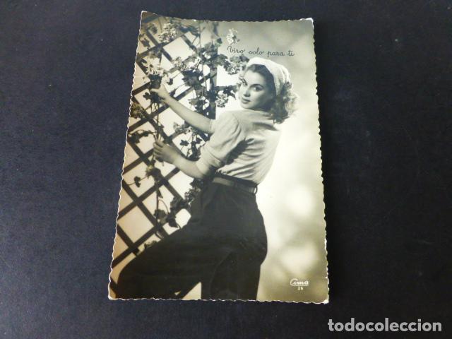 Postais: MUJER CON FLORES POSTAL