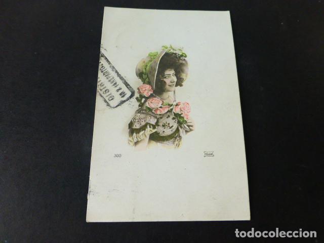MUJER ELEGANTE POSTAL