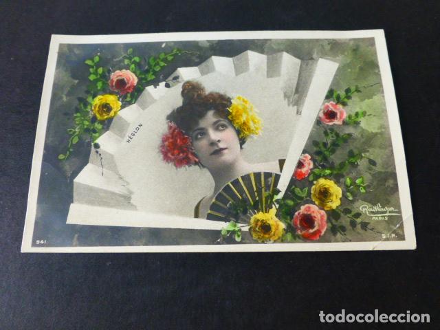 Postais: MUJER ELEGANTE EN ABANICO POSTAL
