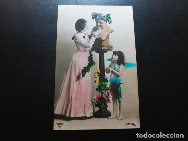 Postales: MUJER ELEGANTE CON NI&Ntilde;A CUPIDO POSTAL - Foto 1