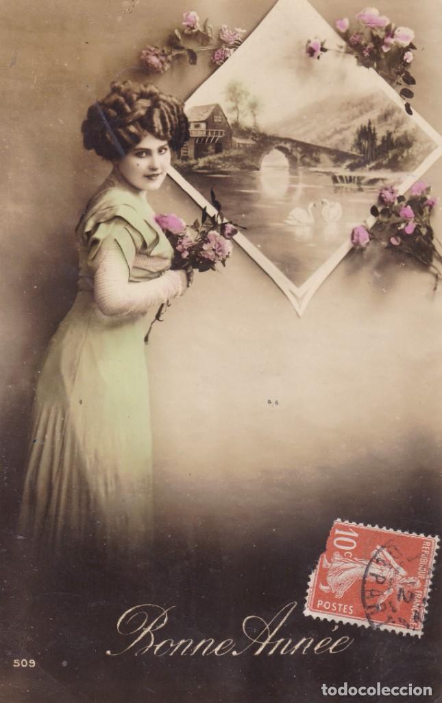Postales: bella mujer felicitando el Bonne Ann&eacute; Francia