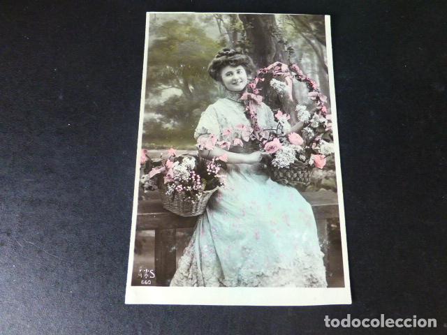 Postais: MUJER CON FLORES POSTAL