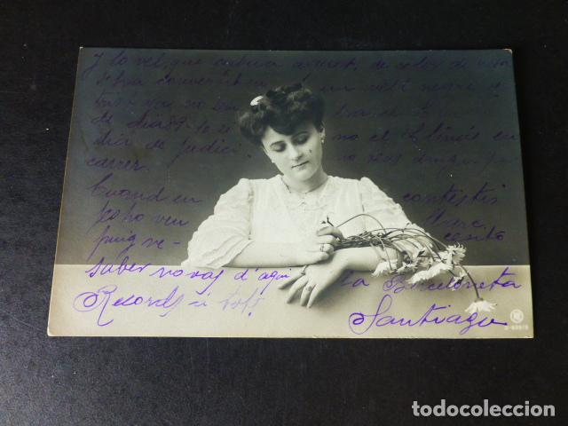 Postales: MUJER CON FLORES POSTAL - Foto 1