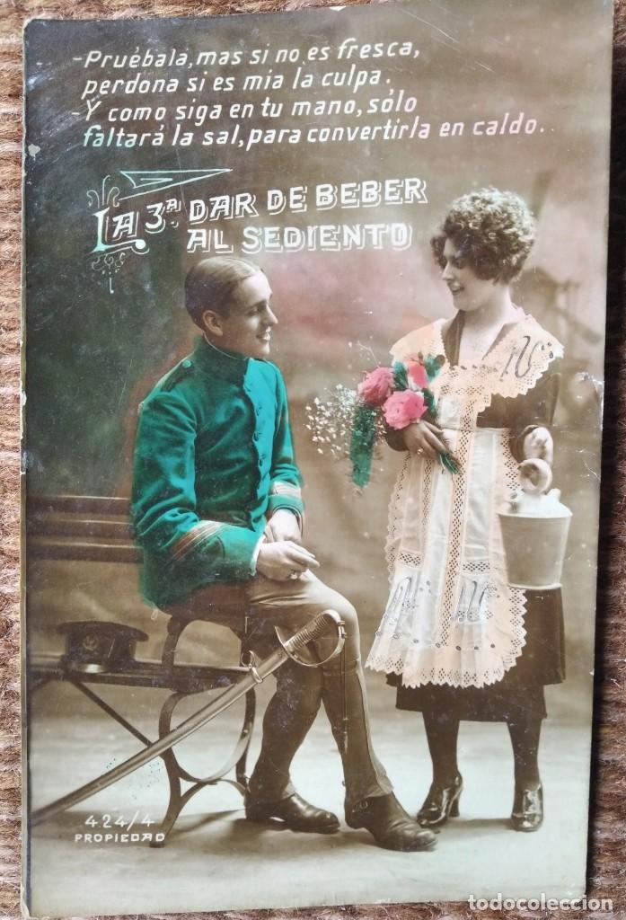 Postales: MILITAR Y SE&Ntilde;ORA CON BOTIJO