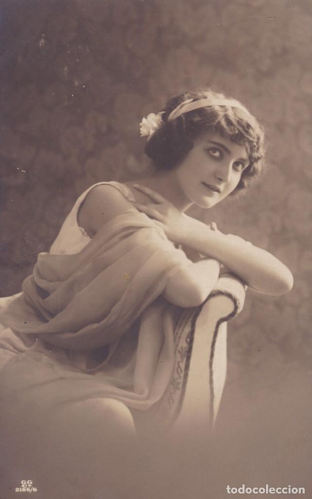 Postkarten: bella mujer con fecha 1913