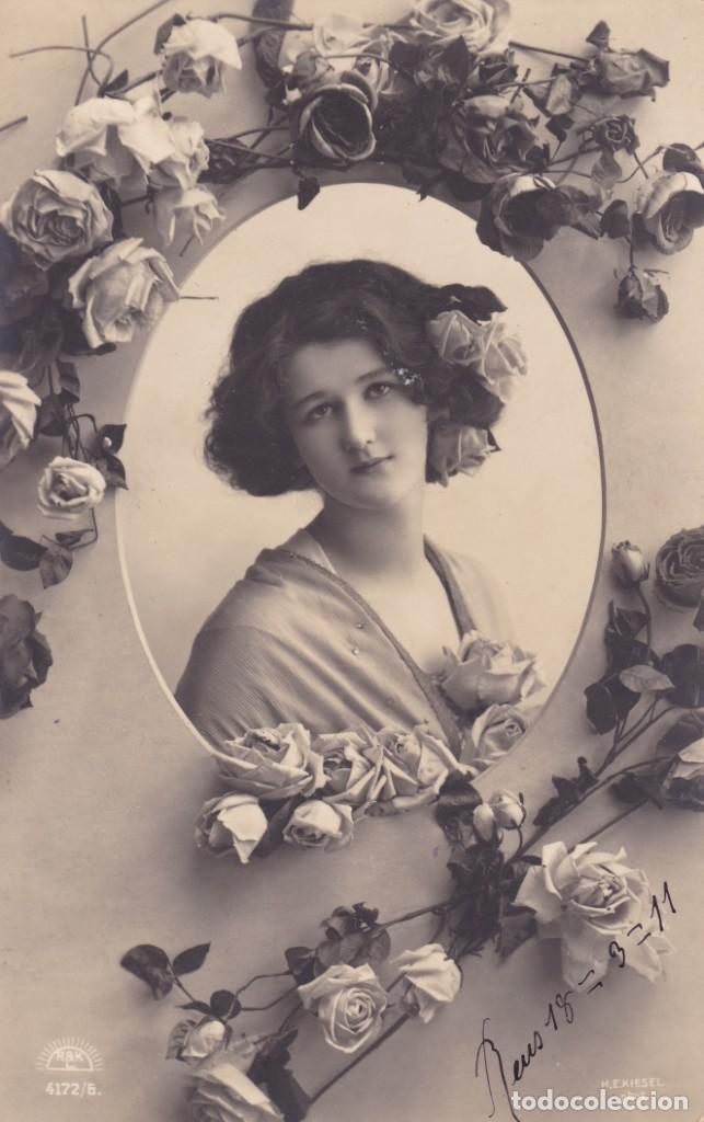 Postales: bella se&ntilde;orita con rosas fecha 1911