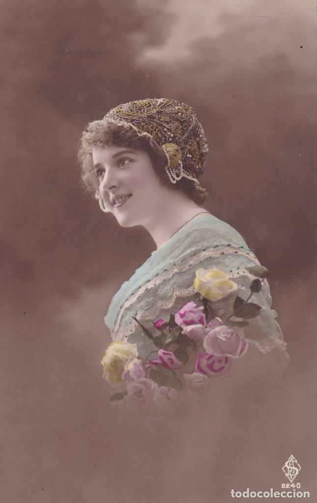 Postales: bella dama con rosas circulada en 1913