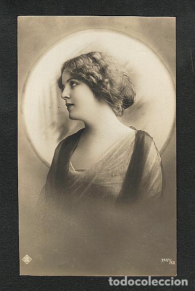 Cartoline: Postal romantica: Mujer (num. 2451/52)