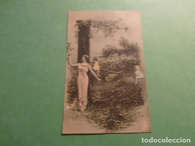 Postais: LETRA L MUJER Y NI&Ntilde;OS POSTAL