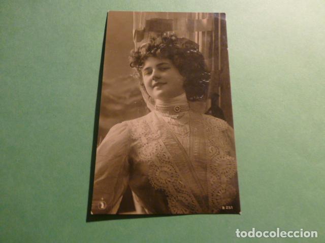 Postales: MUJER ELEGANTE POSTAL - Foto 1