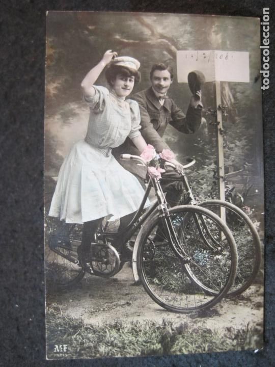 Postales: MUJER & HOMBRE EN BICICLETA-POSTAL ANTIGUA-(89.311)