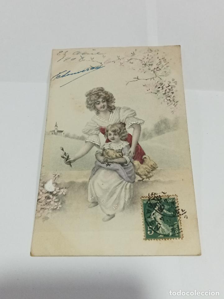 Postais: TARJETA POSTAL DE MUJERES. MUJER JUGANDO CON NI&Ntilde;A Y POLLITOS RODEADAS DE FLORES