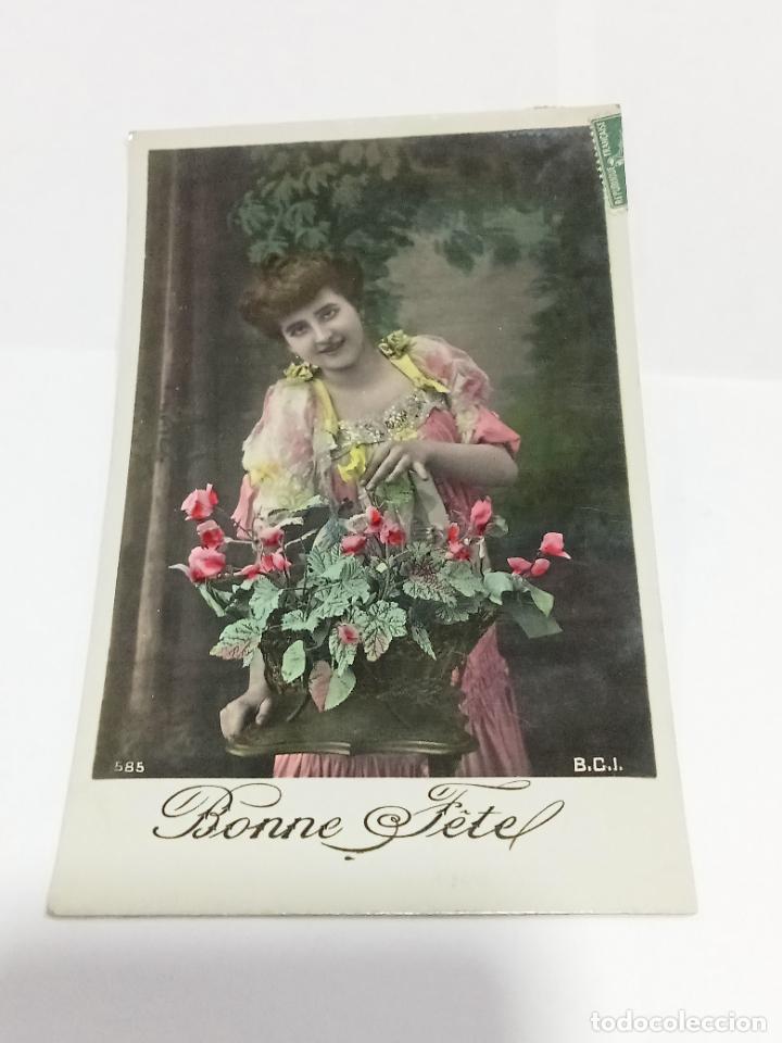 Postais: TARJETA POSTAL DE MUJERES. MUJER CON CESTO DE FLORES ROSAS