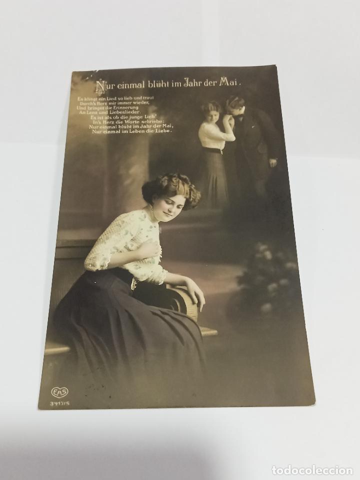 Cartoline: TARJETA POSTAL DE MUJERES. MUJER PESANDO EN ELLA Y SU AMADO