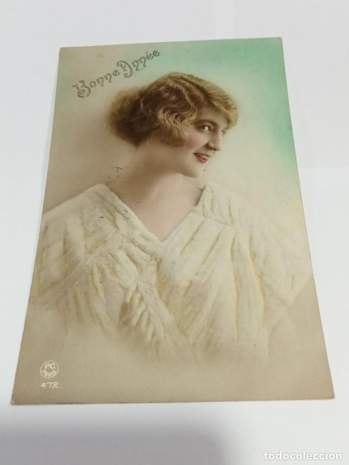 Cartoline: TARJETA POSTAL DE MUJERES. PERFIL DE UNA JOVEN CON VESTIDO DE TERCIOPELO