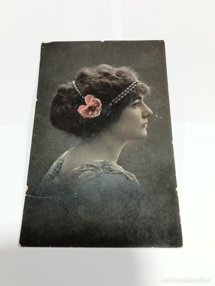 Cartoline: TARJETA POSTAL DE MUJERES. PERFIL DE JOVEN CON CADENA Y FLOR EN EL PELO