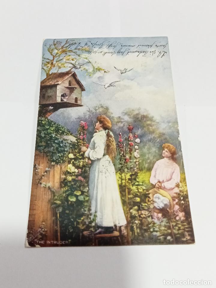 Postais: TARJETA POSTAL DE MUJERES. DIBUJO DE JOVENES OBSERANDO CASITA DE PALOMAS EN PAISAJE CAMPESTRE