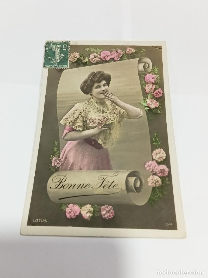 Postais: TARJETA POSTAL DE MUJERES. IMAGEN DE MUJER EN PERGAMINO CON RAMO DE FLORES