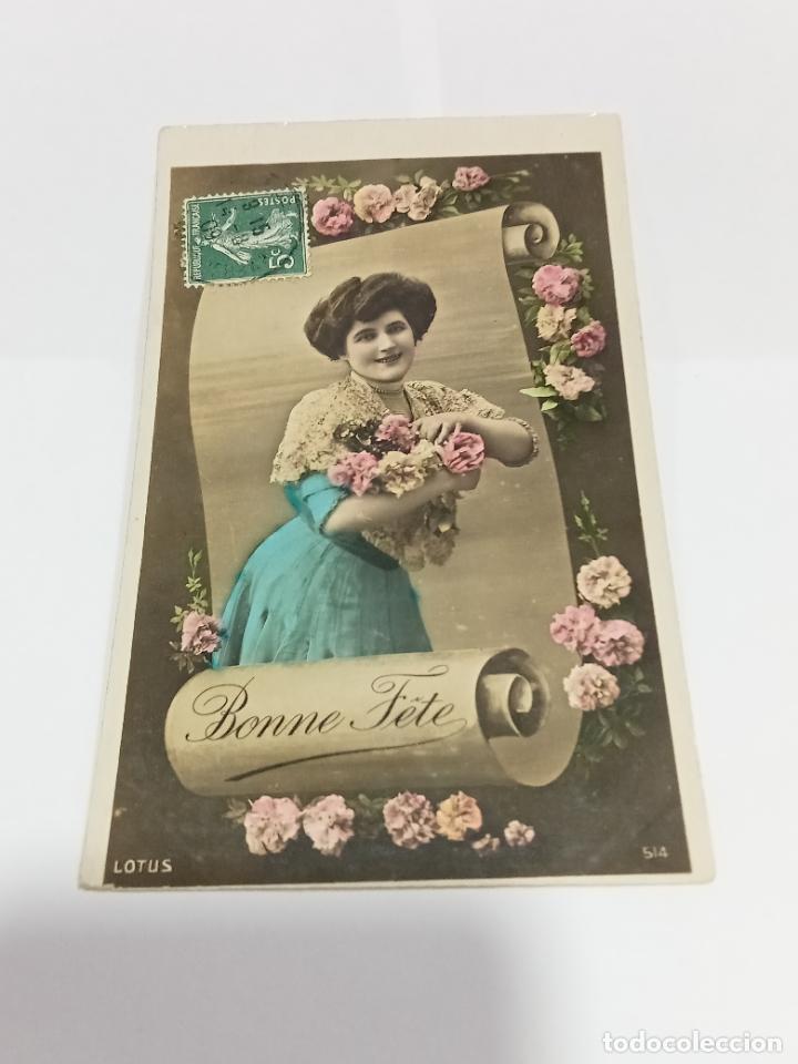 Postais: TARJETA POSTAL DE MUJERES. IMAGEN DE MUJER EN PERGAMINO CON RAMO DE FLORES