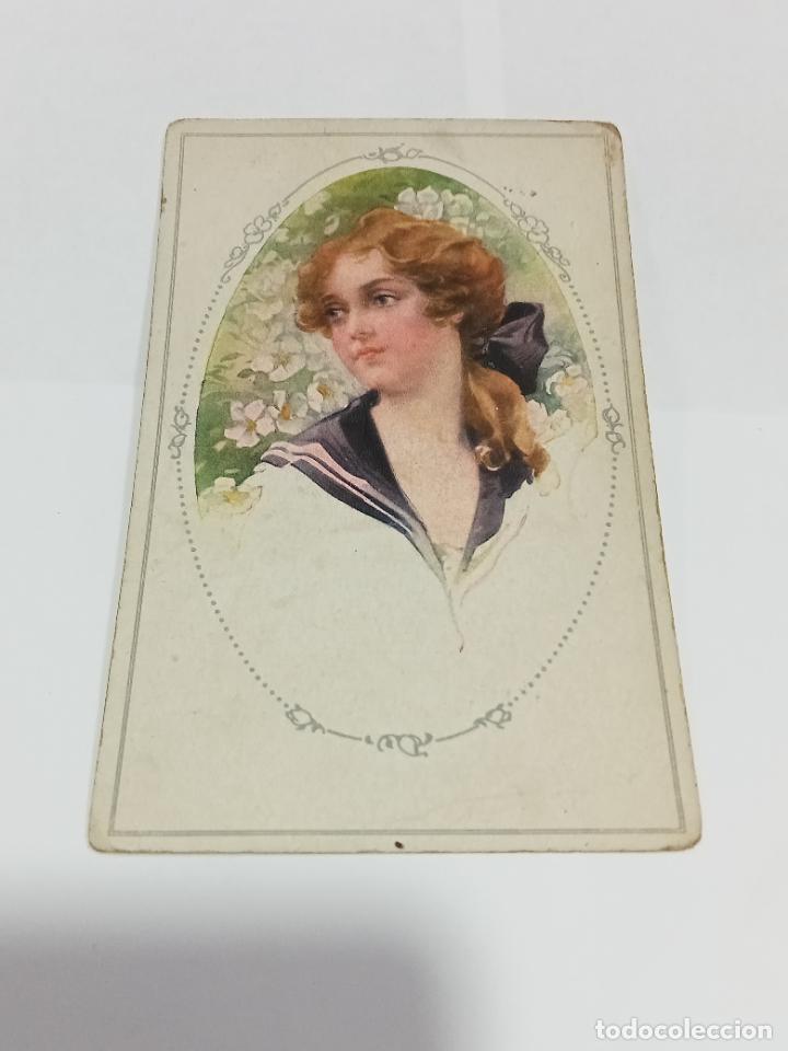 Postais: TARJETA POSTAL DE MUJERES. DIBUJO DE JOVEN VESTIDA DE MARINERA CON LAZO Y RODEADA DE FLORES