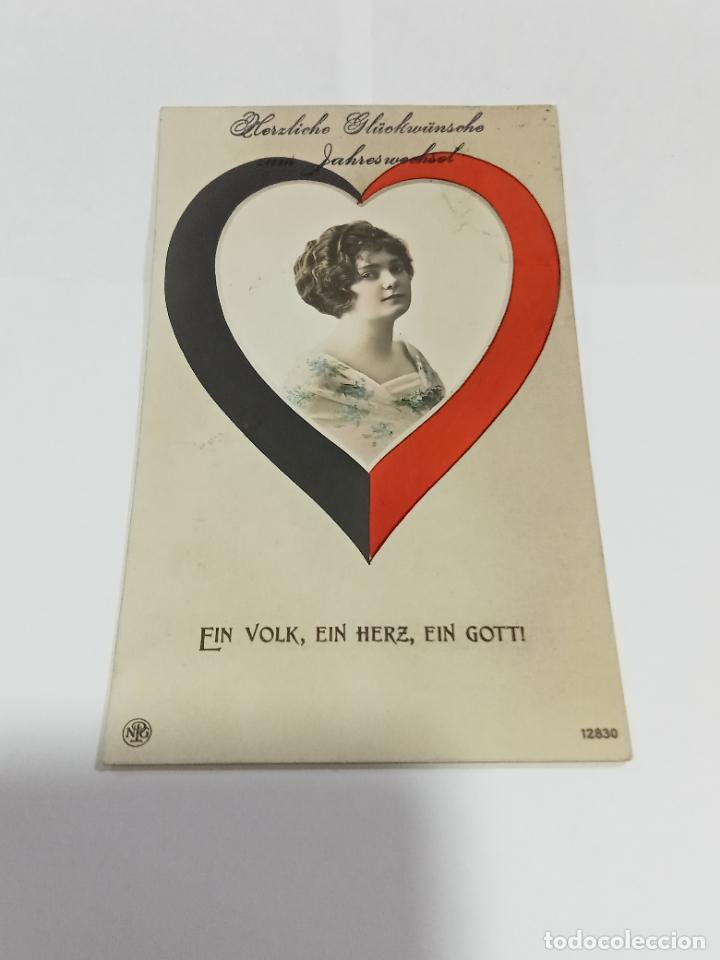 Postais: TARJETA POSTAL DE MUJERES. TORSO DE MUJER EN CORAZ&Oacute;N ROJO Y NEGRO