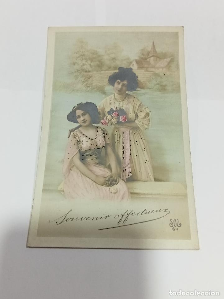 Postais: TARJETA POSTAL DE MUJERES. MUJERES POSANDO EN PAISAJE CAMPESTRE