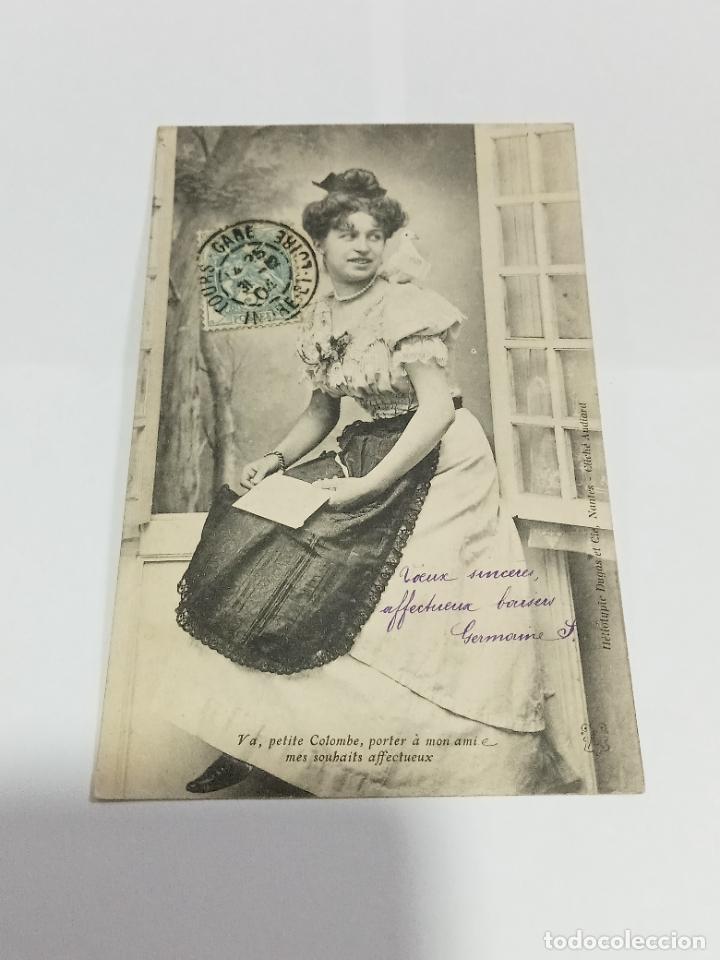 Postais: TARJETA POSTAL DE MUJERES. JOVEN CON DELANTAL, PALOMA Y CARTA EN SUS MANOS