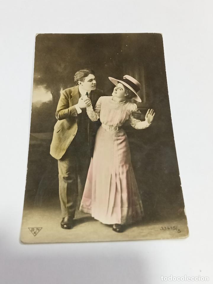 Postais: TARJETA POSTAL. GALANTES Y MUJERES. JOVENES VESTIDO DE EPOCA EN SU CORTEJO