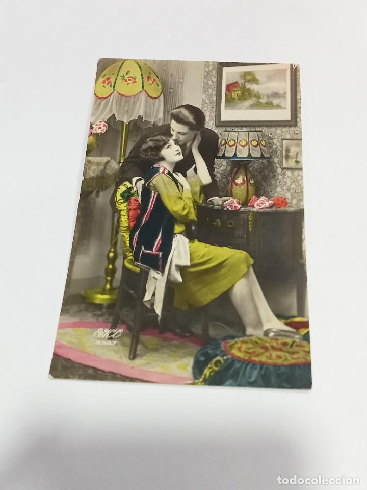Postais: TARJETA POSTAL. GALANTES Y MUJERES. HOMBRE DANDO BESO EN LA FRENTE A SU AMADA. EKC 3347