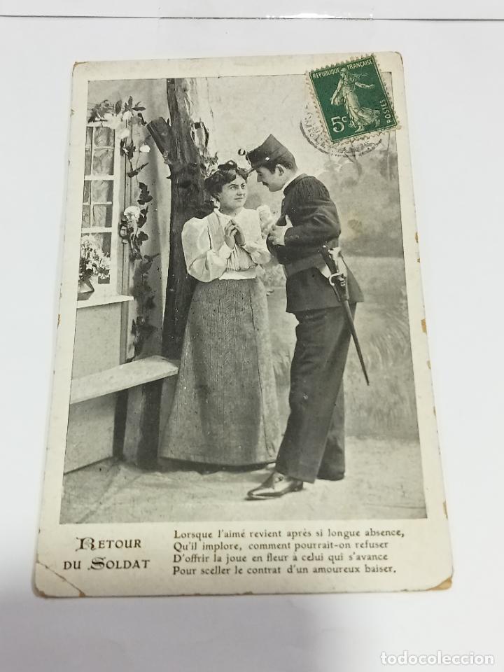 Cartoline: TARJETA POSTAL. MILITAR HABLANDO A ESCONDIDAS CON SU AMADA