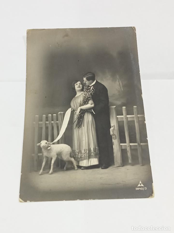 Postais: TARJETA POSTAL. PAREJA DE ENAMORADOS CON VALLA DE MADERA Y OVEJITA