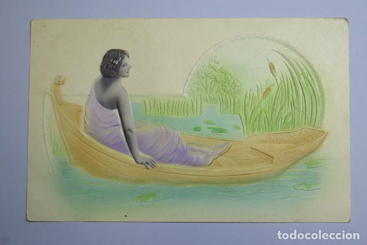 Postales: POSTAL. MUJER EN LAGO. RELIEVE - Foto 1