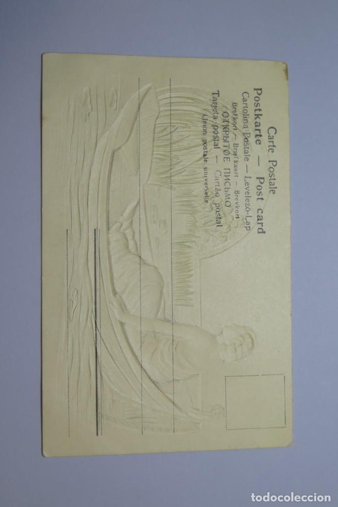 Postales: POSTAL. MUJER EN LAGO. RELIEVE - Foto 2