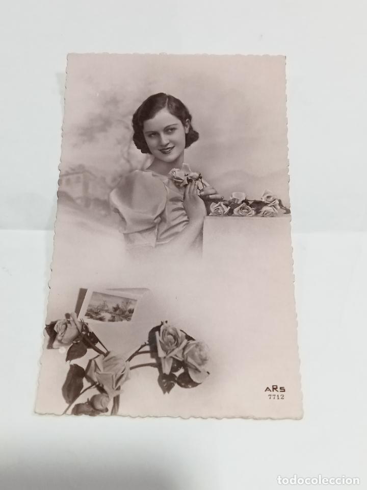 Cartoline: TARJETA POSTAL. ROSTRO DE BELLA MUJER CON FLORES.