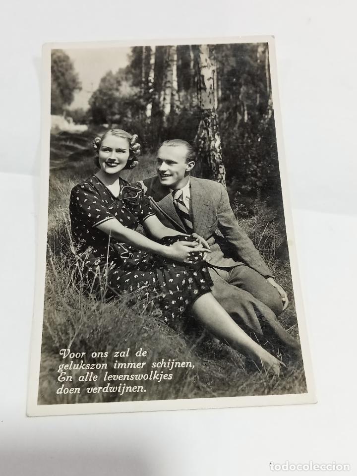 Cartoline: TARJETA POSTAL. JOVEN PAREJA DE ENAMORADOS EN ESCENA CAMPESTRE