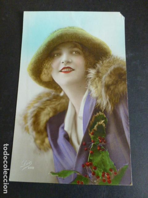 MUJER ELEGANTE POSTAL