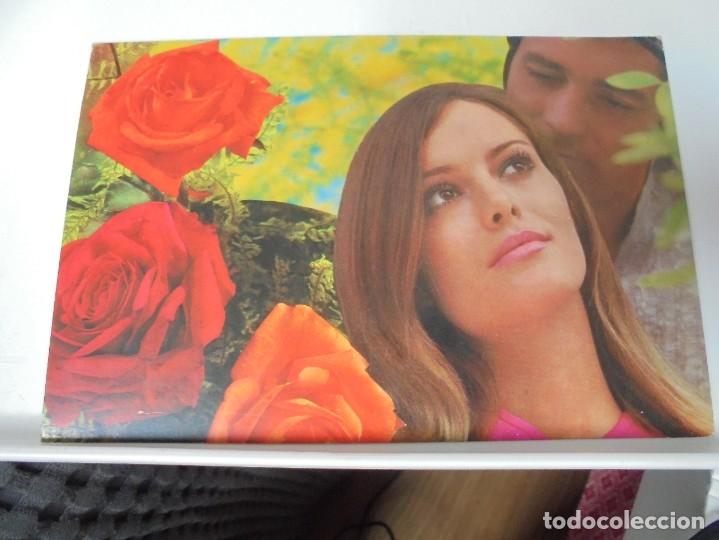 Postais: PAREJA Y FLORES. POSTAL SIN ESCRIBIR.