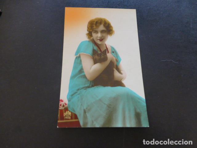 Postales: MUJER ELEGANTE CON GATO POSTAL - Foto 1
